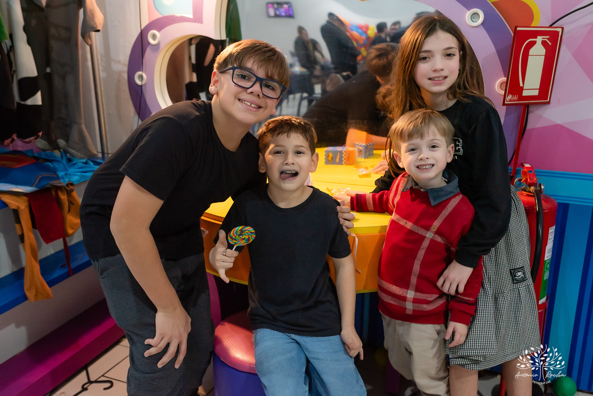 Caio - aniversário - Hot Wheels - festa infantil - Pelotas - energia de criança - brincadeiras - playground - pintura - desenhos - família - convidados - abraço caloroso - alegria - diversão - memória - fotografia - Antonio Rocha Fotografias - Cliff Kids