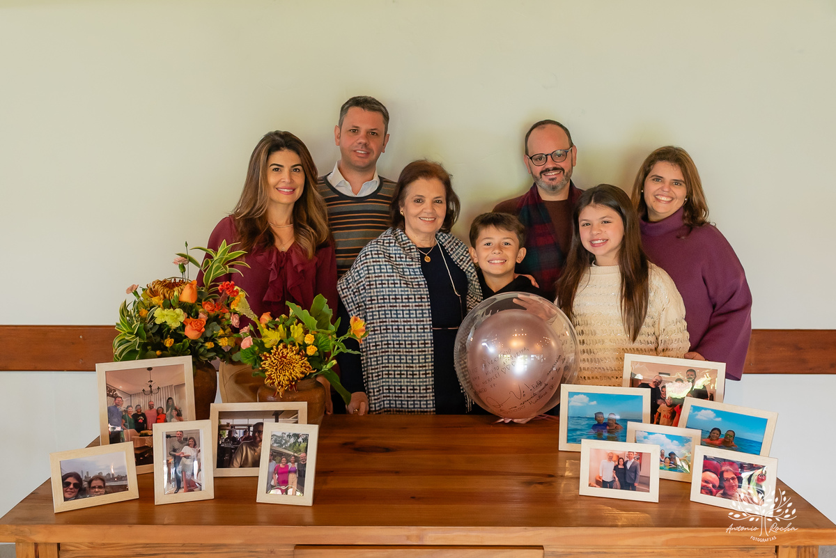aniversário-Lourdes-70-anos-festa-familiar-almoço-amigos-celebração-vida-fotografia-memórias-registros-fotos-viagens-família-emocionante-discursos-detais-cuidados-momento-especial-decoracao-Flor--sorrisos-lembranças-Antonio-Rocha-Fotografias - Pelotas