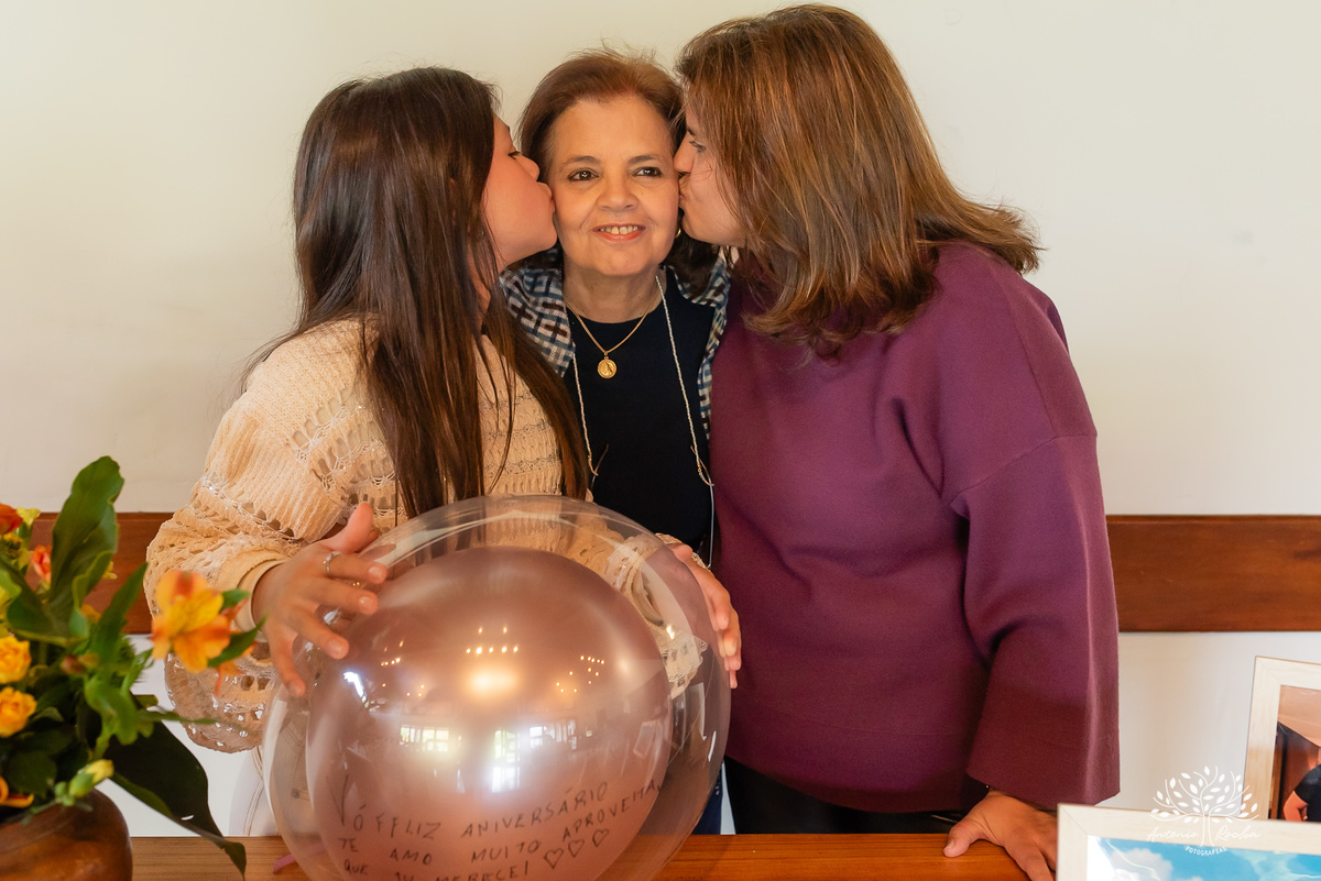 aniversário-Lourdes-70-anos-festa-familiar-almoço-amigos-celebração-vida-fotografia-memórias-registros-fotos-viagens-família-emocionante-discursos-detais-cuidados-momento-especial-decoracao-Flor--sorrisos-lembranças-Antonio-Rocha-Fotografias - Pelotas