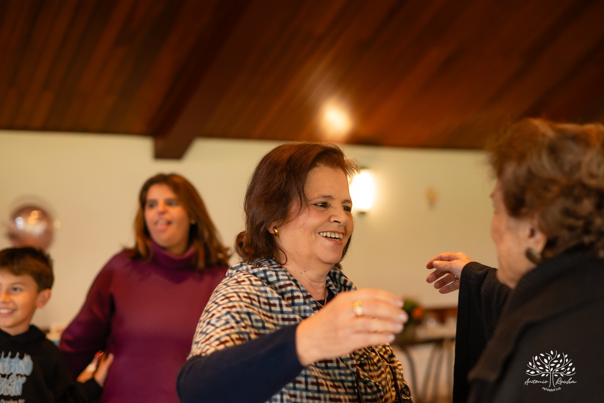 aniversário-Lourdes-70-anos-festa-familiar-almoço-amigos-celebração-vida-fotografia-memórias-registros-fotos-viagens-família-emocionante-discursos-detais-cuidados-momento-especial-decoracao-Flor--sorrisos-lembranças-Antonio-Rocha-Fotografias - Pelotas