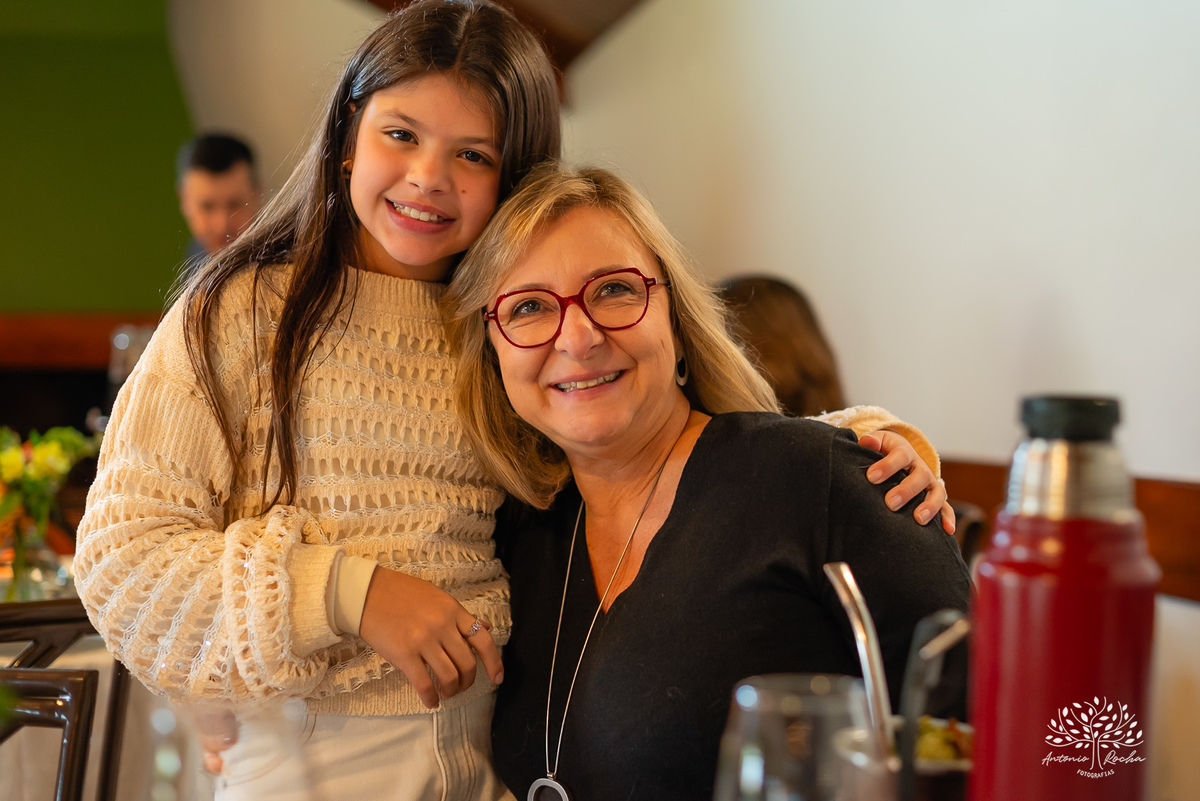 aniversário-Lourdes-70-anos-festa-familiar-almoço-amigos-celebração-vida-fotografia-memórias-registros-fotos-viagens-família-emocionante-discursos-detais-cuidados-momento-especial-decoracao-Flor--sorrisos-lembranças-Antonio-Rocha-Fotografias - Pelotas