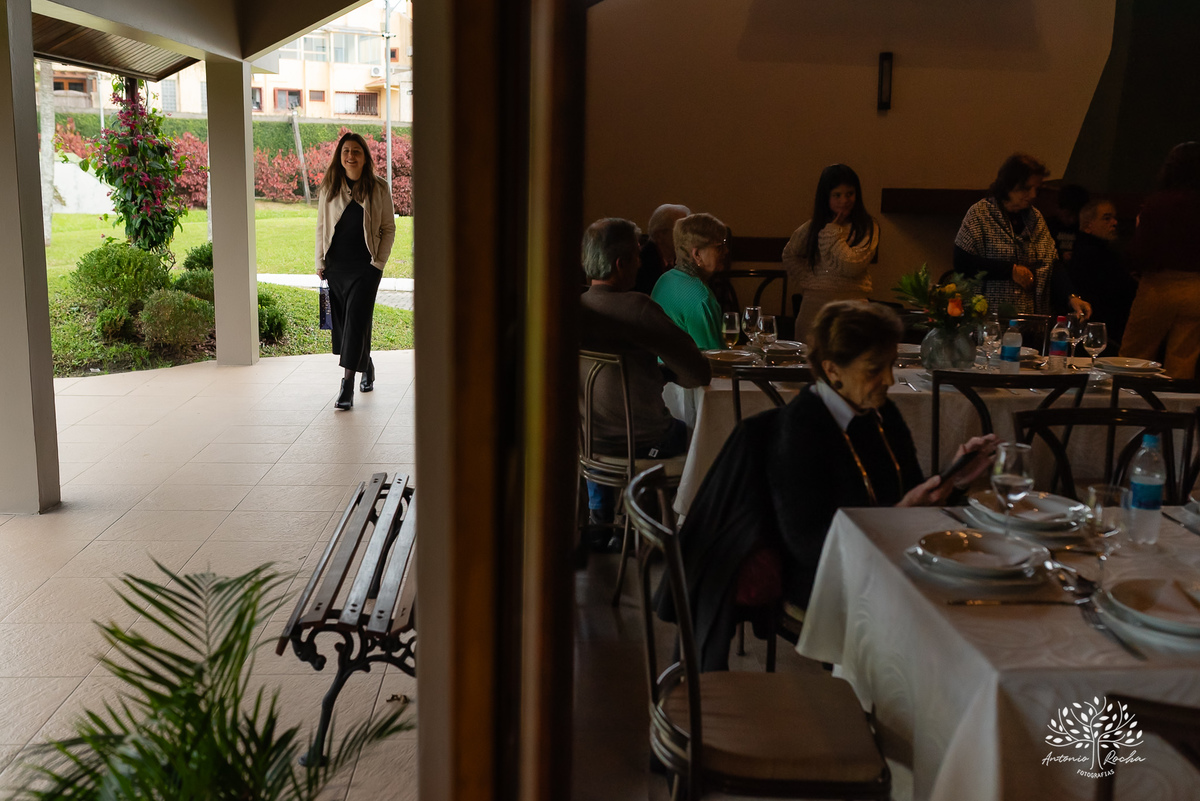 aniversário-Lourdes-70-anos-festa-familiar-almoço-amigos-celebração-vida-fotografia-memórias-registros-fotos-viagens-família-emocionante-discursos-detais-cuidados-momento-especial-decoracao-Flor--sorrisos-lembranças-Antonio-Rocha-Fotografias - Pelotas