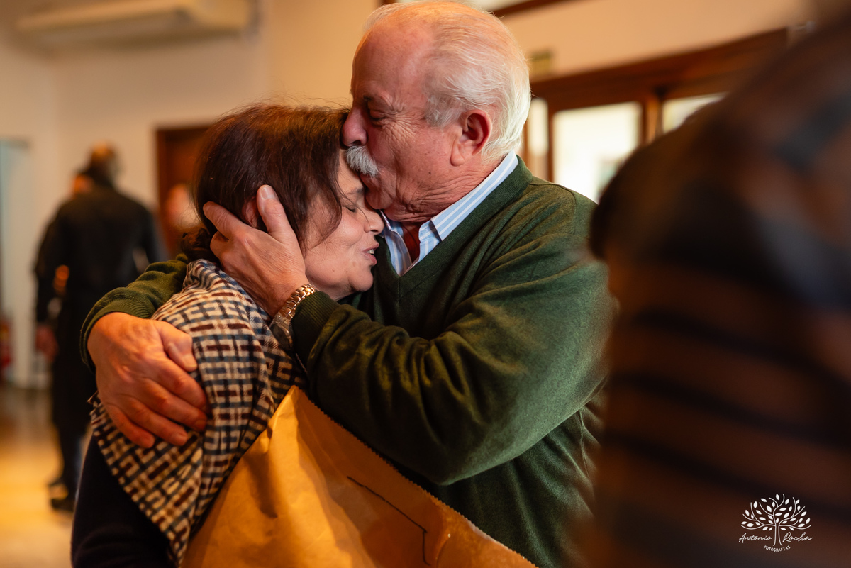 aniversário-Lourdes-70-anos-festa-familiar-almoço-amigos-celebração-vida-fotografia-memórias-registros-fotos-viagens-família-emocionante-discursos-detais-cuidados-momento-especial-decoracao-Flor--sorrisos-lembranças-Antonio-Rocha-Fotografias - Pelotas