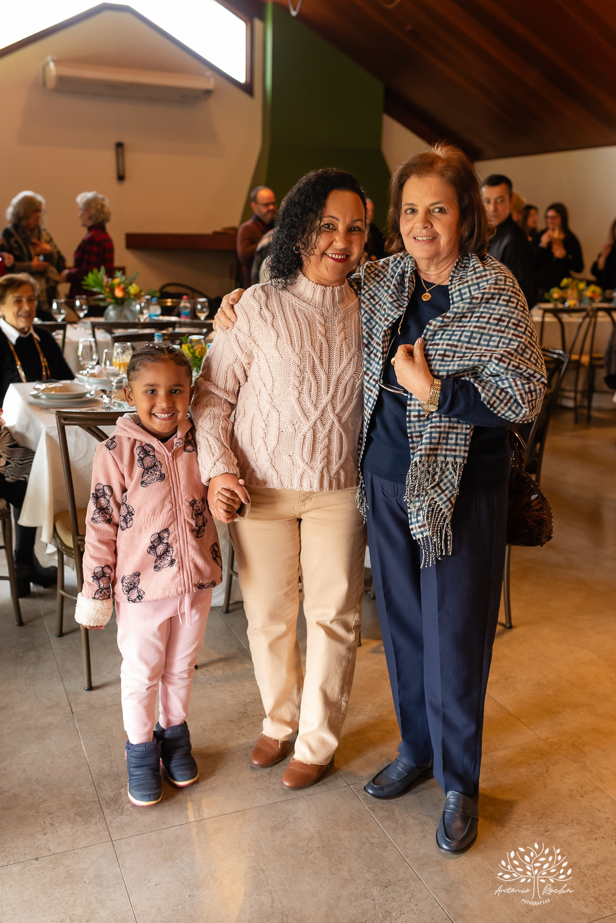 aniversário-Lourdes-70-anos-festa-familiar-almoço-amigos-celebração-vida-fotografia-memórias-registros-fotos-viagens-família-emocionante-discursos-detais-cuidados-momento-especial-decoracao-Flor--sorrisos-lembranças-Antonio-Rocha-Fotografias - Pelotas