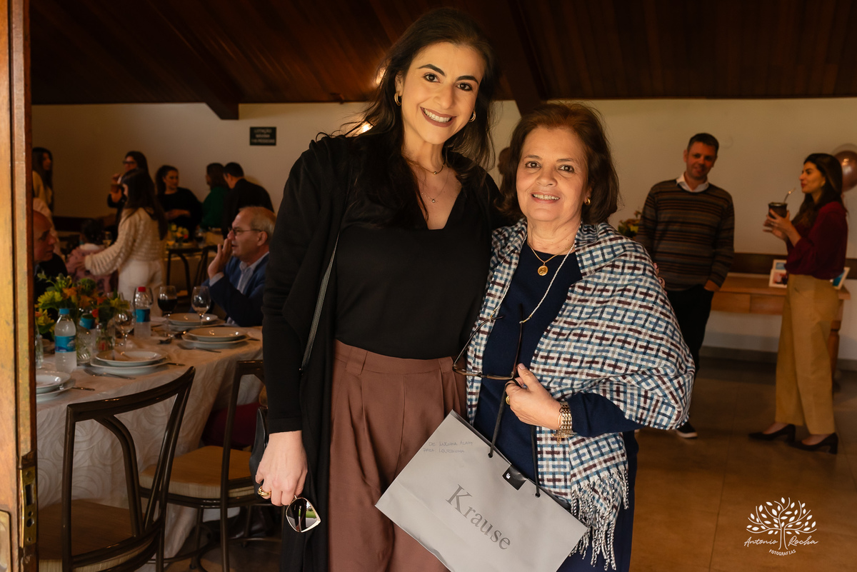 aniversário-Lourdes-70-anos-festa-familiar-almoço-amigos-celebração-vida-fotografia-memórias-registros-fotos-viagens-família-emocionante-discursos-detais-cuidados-momento-especial-decoracao-Flor--sorrisos-lembranças-Antonio-Rocha-Fotografias - Pelotas