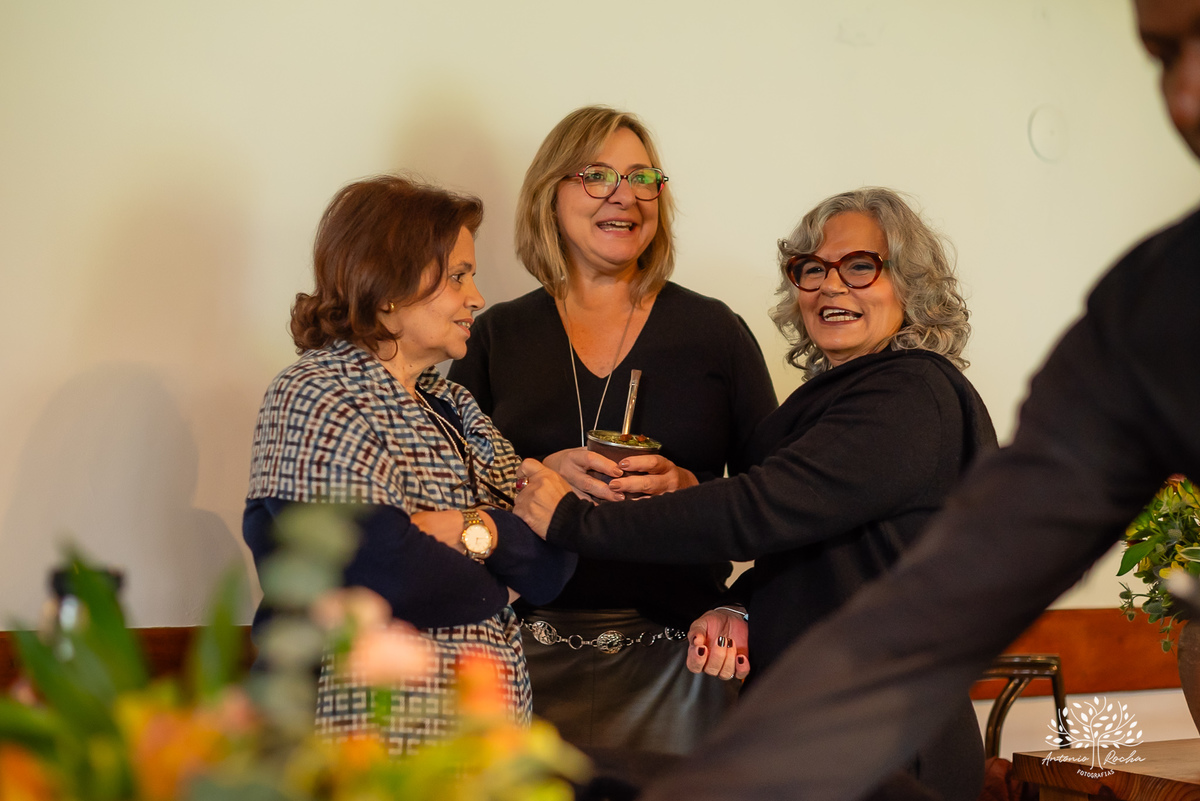 aniversário-Lourdes-70-anos-festa-familiar-almoço-amigos-celebração-vida-fotografia-memórias-registros-fotos-viagens-família-emocionante-discursos-detais-cuidados-momento-especial-decoracao-Flor--sorrisos-lembranças-Antonio-Rocha-Fotografias - Pelotas