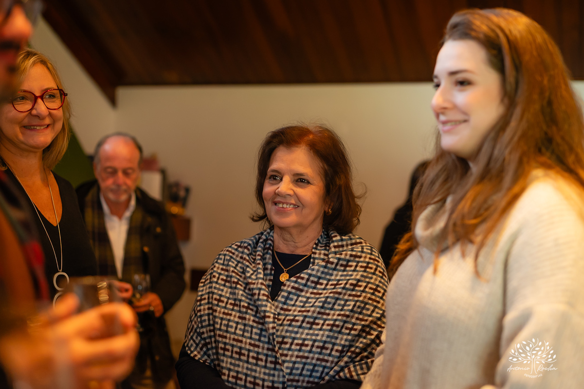 aniversário-Lourdes-70-anos-festa-familiar-almoço-amigos-celebração-vida-fotografia-memórias-registros-fotos-viagens-família-emocionante-discursos-detais-cuidados-momento-especial-decoracao-Flor--sorrisos-lembranças-Antonio-Rocha-Fotografias - Pelotas