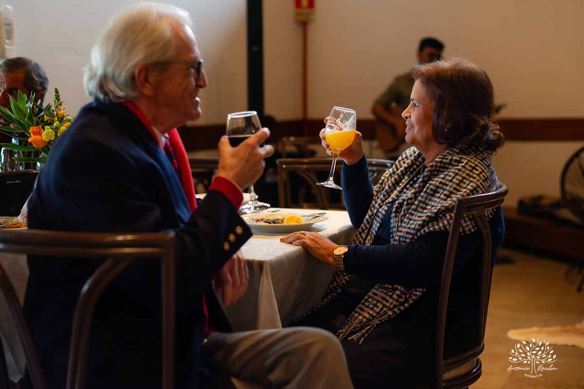aniversário-Lourdes-70-anos-festa-familiar-almoço-amigos-celebração-vida-fotografia-memórias-registros-fotos-viagens-família-emocionante-discursos-detais-cuidados-momento-especial-decoracao-Flor--sorrisos-lembranças-Antonio-Rocha-Fotografias - Pelotas