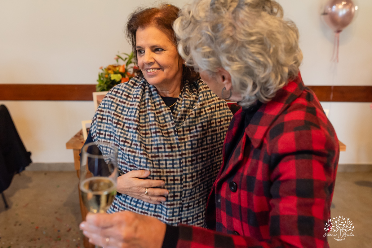 aniversário-Lourdes-70-anos-festa-familiar-almoço-amigos-celebração-vida-fotografia-memórias-registros-fotos-viagens-família-emocionante-discursos-detais-cuidados-momento-especial-decoracao-Flor--sorrisos-lembranças-Antonio-Rocha-Fotografias - Pelotas