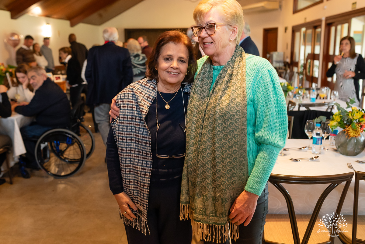 aniversário-Lourdes-70-anos-festa-familiar-almoço-amigos-celebração-vida-fotografia-memórias-registros-fotos-viagens-família-emocionante-discursos-detais-cuidados-momento-especial-decoracao-Flor--sorrisos-lembranças-Antonio-Rocha-Fotografias - Pelotas