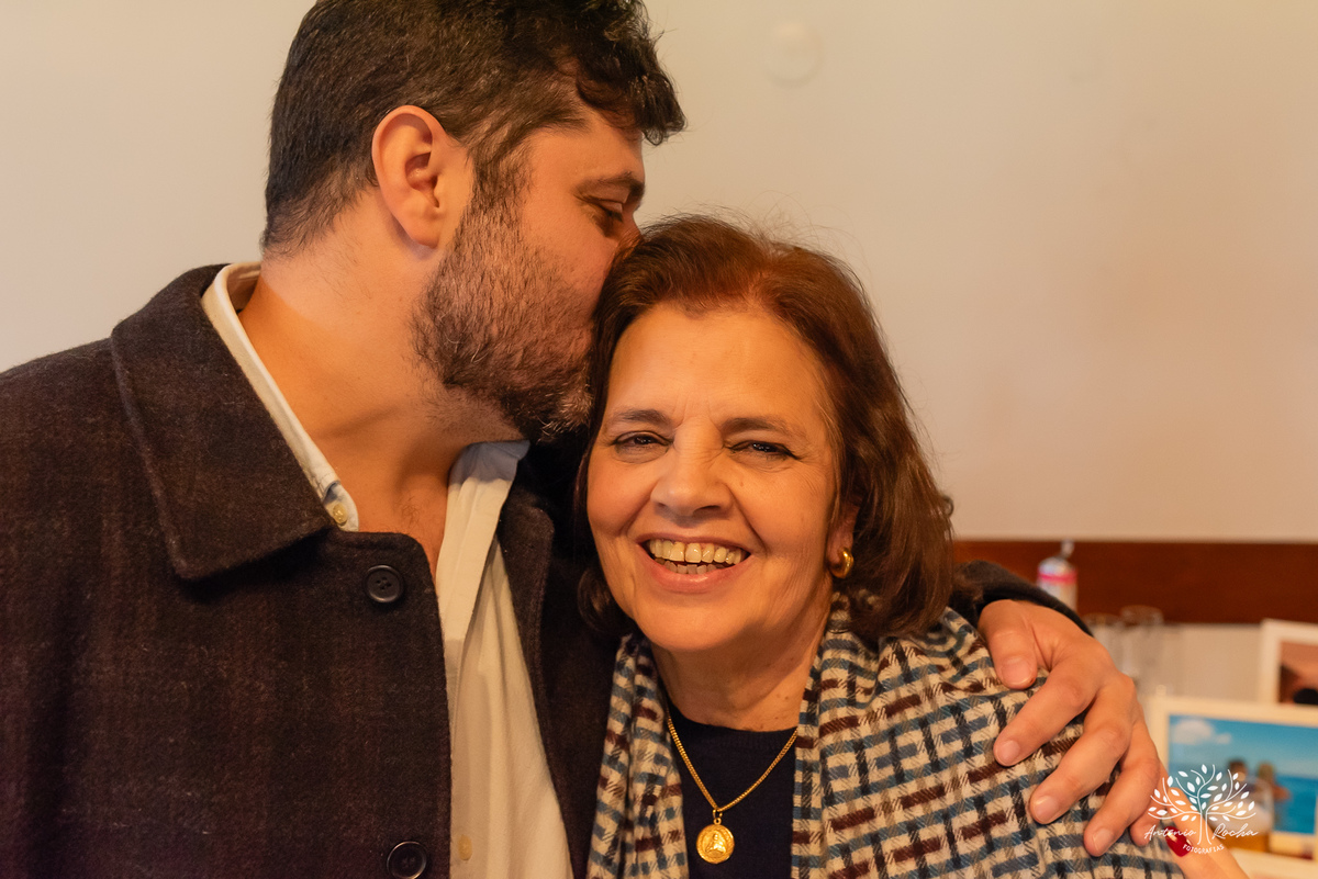 aniversário-Lourdes-70-anos-festa-familiar-almoço-amigos-celebração-vida-fotografia-memórias-registros-fotos-viagens-família-emocionante-discursos-detais-cuidados-momento-especial-decoracao-Flor--sorrisos-lembranças-Antonio-Rocha-Fotografias - Pelotas