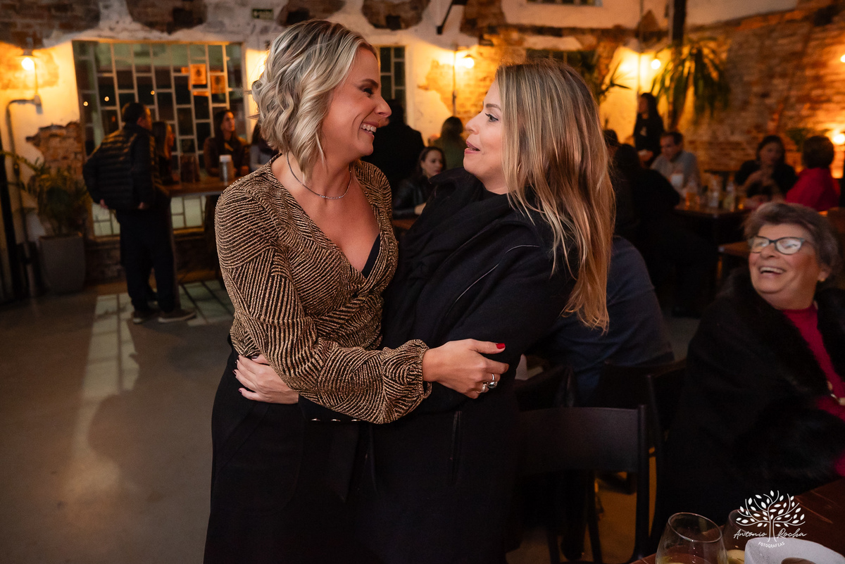 fotografia de aniversário - fotógrafo em Pelotas - fotografia em festas - retratos - celebrar a vida - fotografia de 45 anos - fábrica roca - fotografia profissional -fotografias espontâneas - fotógrafo de eventos - antonio rocha fotografias - cervejaria