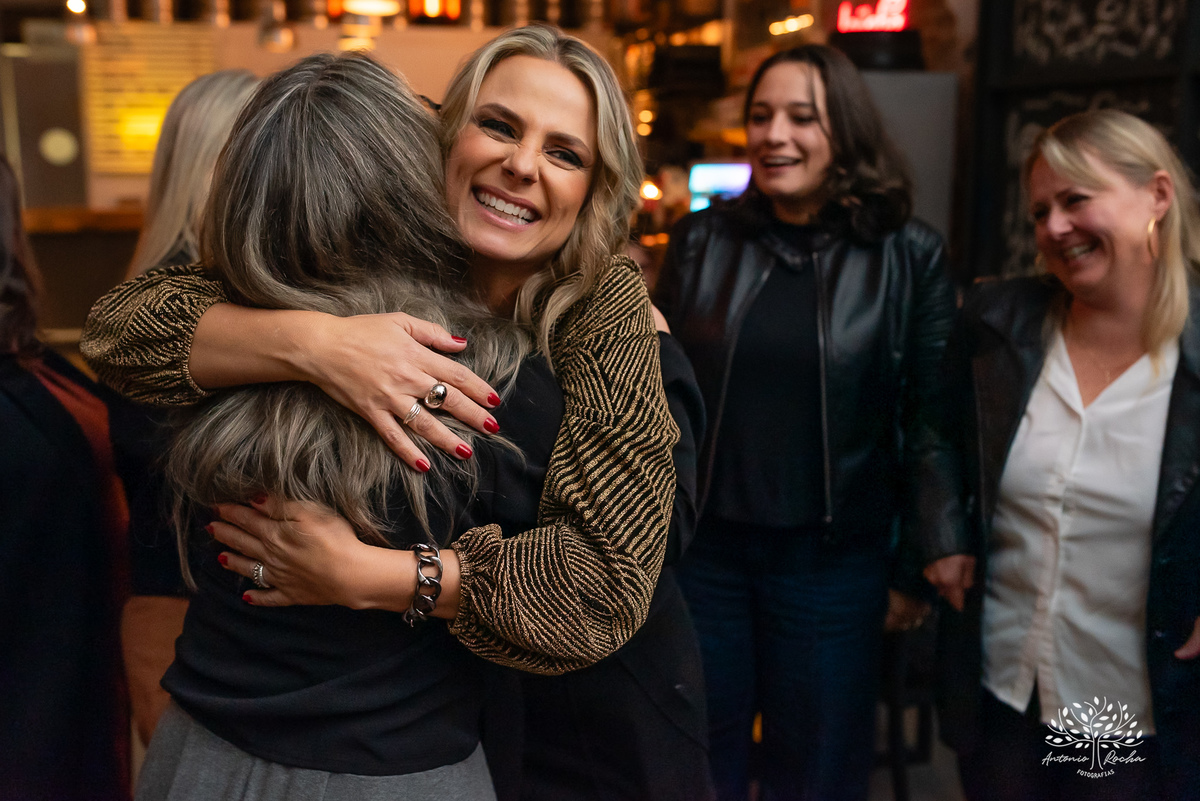 fotografia de aniversário - fotógrafo em Pelotas - fotografia em festas - retratos - celebrar a vida - fotografia de 45 anos - fábrica roca - fotografia profissional -fotografias espontâneas - fotógrafo de eventos - antonio rocha fotografias - cervejaria