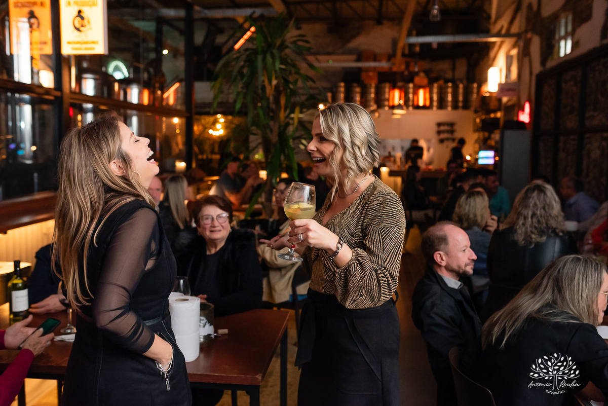 fotografia de aniversário - fotógrafo em Pelotas - fotografia em festas - retratos - celebrar a vida - fotografia de 45 anos - fábrica roca - fotografia profissional -fotografias espontâneas - fotógrafo de eventos - antonio rocha fotografias - cervejaria