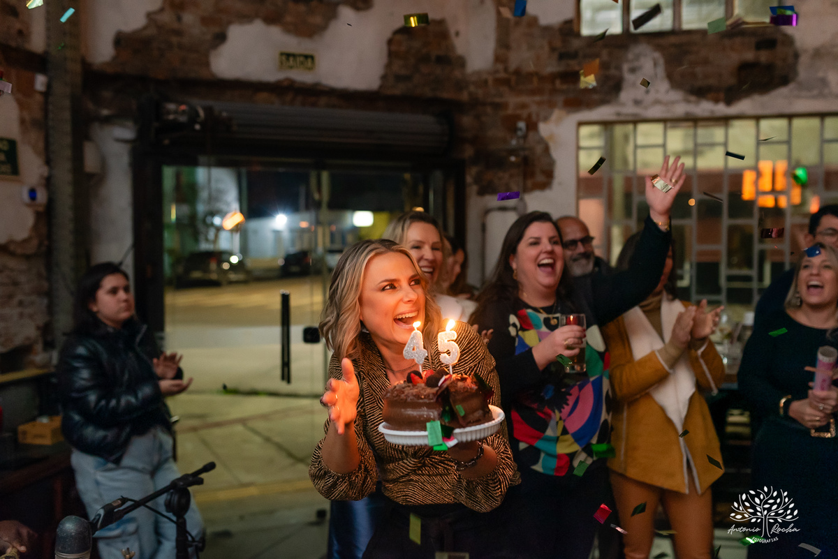 fotografia de aniversário - fotógrafo em Pelotas - fotografia em festas - retratos - celebrar a vida - fotografia de 45 anos - fábrica roca - fotografia profissional -fotografias espontâneas - fotógrafo de eventos - antonio rocha fotografias - cervejaria