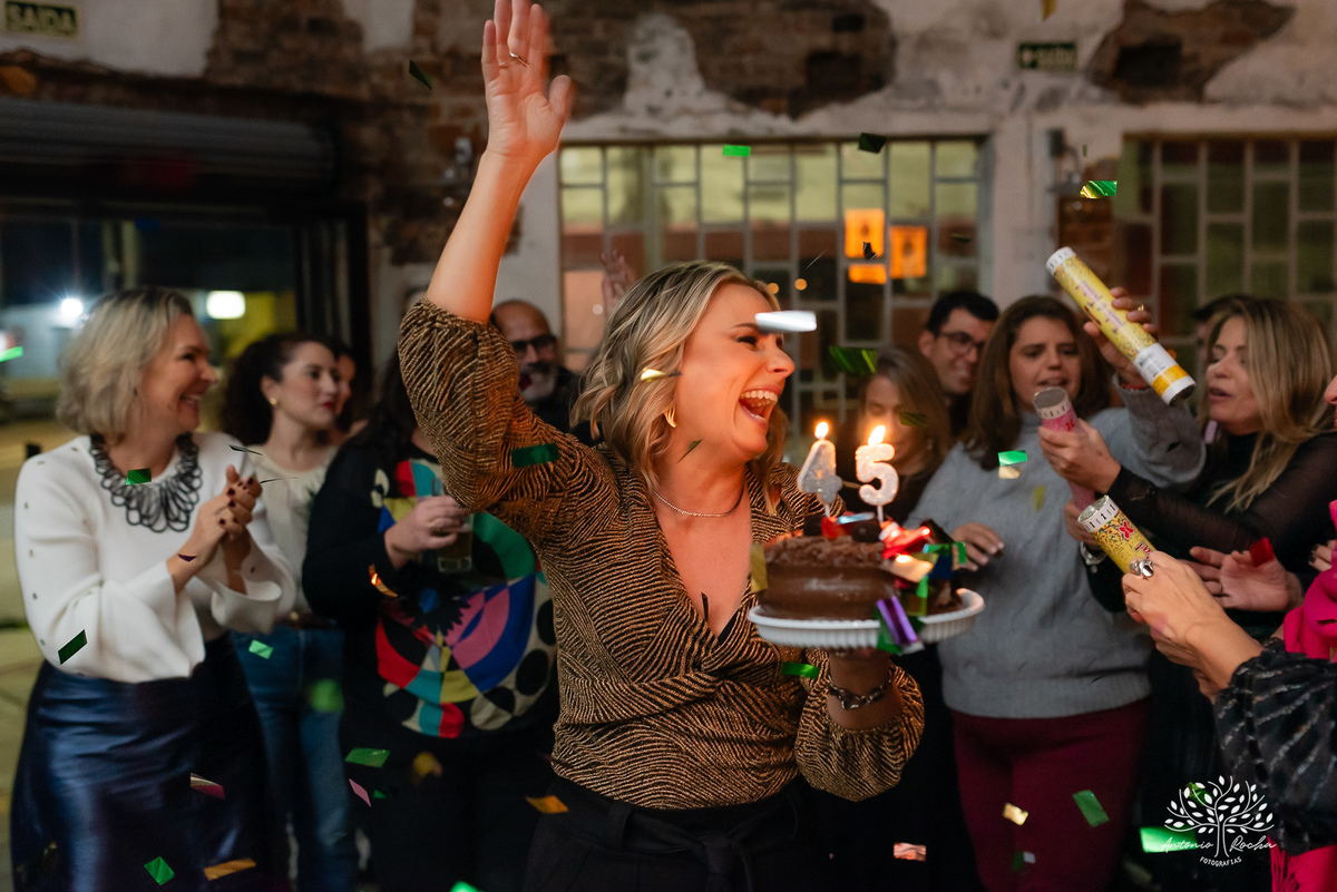 fotografia de aniversário - fotógrafo em Pelotas - fotografia em festas - retratos - celebrar a vida - fotografia de 45 anos - fábrica roca - fotografia profissional -fotografias espontâneas - fotógrafo de eventos - antonio rocha fotografias - cervejaria