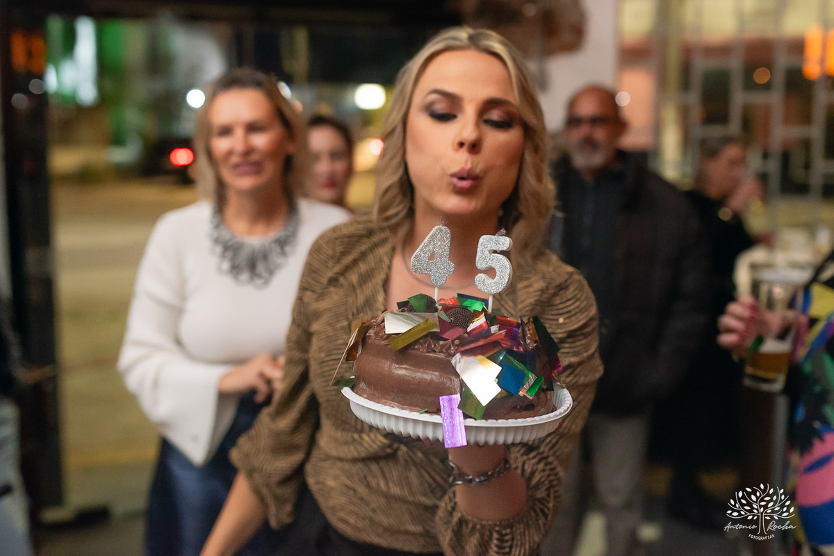 fotografia de aniversário - fotógrafo em Pelotas - fotografia em festas - retratos - celebrar a vida - fotografia de 45 anos - fábrica roca - fotografia profissional -fotografias espontâneas - fotógrafo de eventos - antonio rocha fotografias - cervejaria