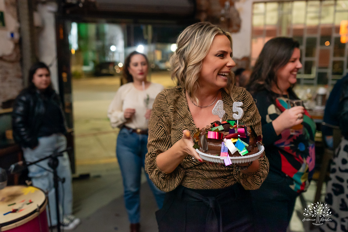 fotografia de aniversário - fotógrafo em Pelotas - fotografia em festas - retratos - celebrar a vida - fotografia de 45 anos - fábrica roca - fotografia profissional -fotografias espontâneas - fotógrafo de eventos - antonio rocha fotografias - cervejaria