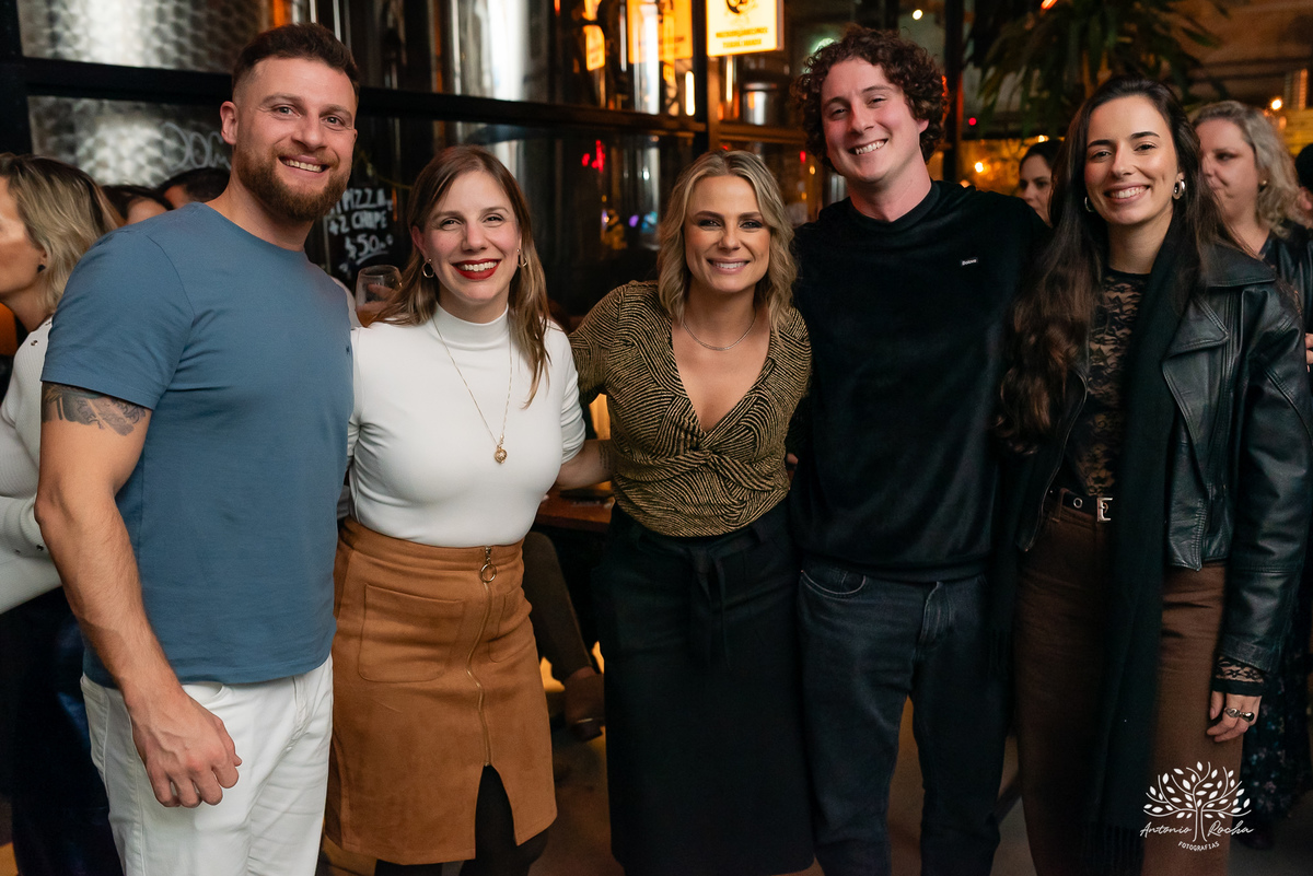 fotografia de aniversário - fotógrafo em Pelotas - fotografia em festas - retratos - celebrar a vida - fotografia de 45 anos - fábrica roca - fotografia profissional -fotografias espontâneas - fotógrafo de eventos - antonio rocha fotografias - cervejaria