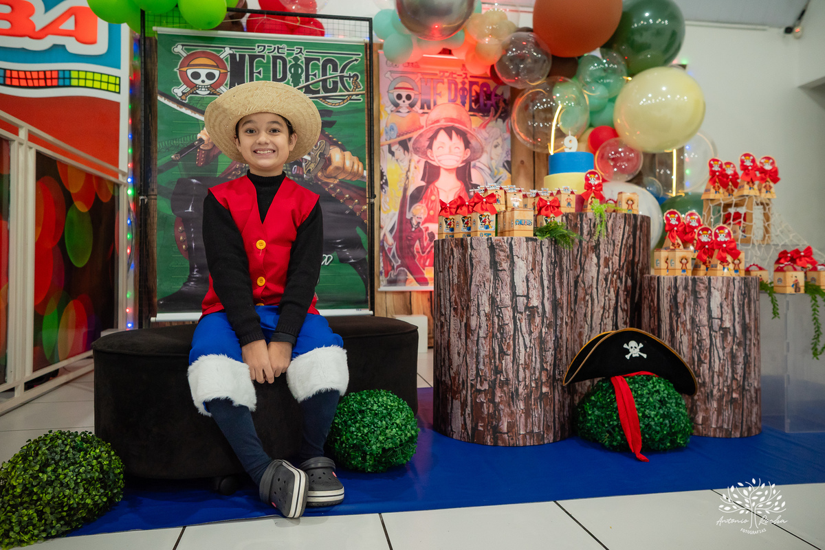 Pelotas - 9 anos - festa infantil - brincadeiras - amigos - diversão - Salão de Festas Arte e Riso - quadra de futebol - One Piece - pirata - playground - parabéns - animação - sorrisos - família - fotografia infantil - Antonio Rocha Fotografias