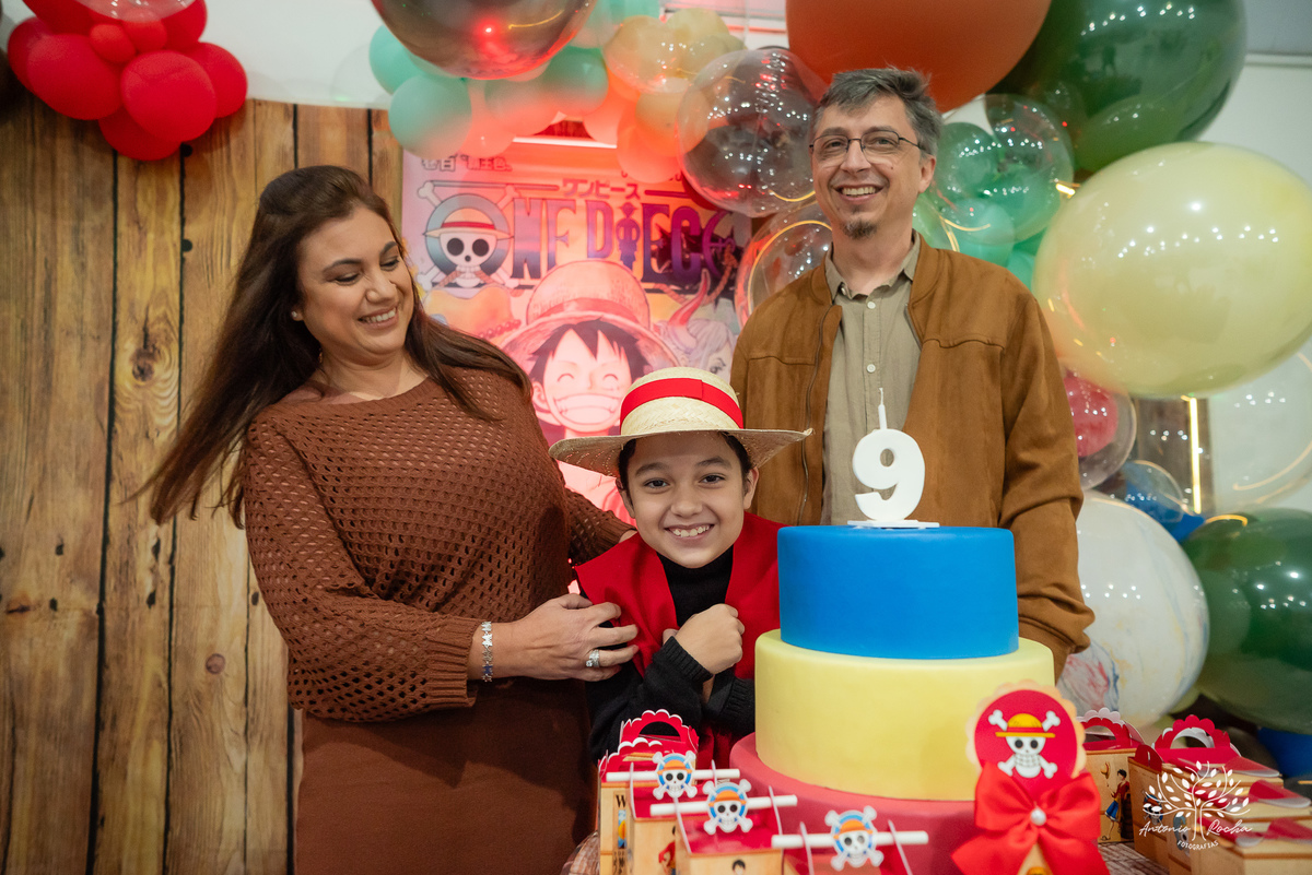 Pelotas - 9 anos - festa infantil - brincadeiras - amigos - diversão - Salão de Festas Arte e Riso - quadra de futebol - One Piece - pirata - playground - parabéns - animação - sorrisos - família - fotografia infantil - Antonio Rocha Fotografias