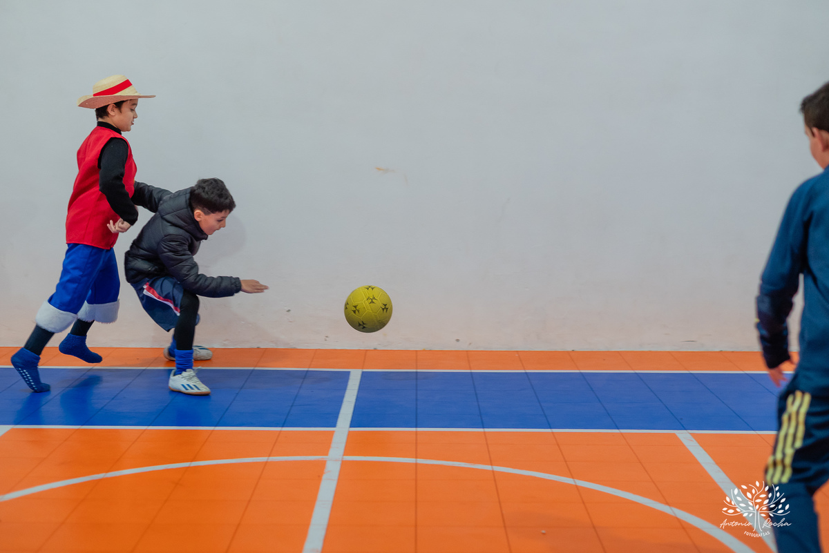 Pelotas - 9 anos - festa infantil - brincadeiras - amigos - diversão - Salão de Festas Arte e Riso - quadra de futebol - One Piece - pirata - playground - parabéns - animação - sorrisos - família - fotografia infantil - Antonio Rocha Fotografias