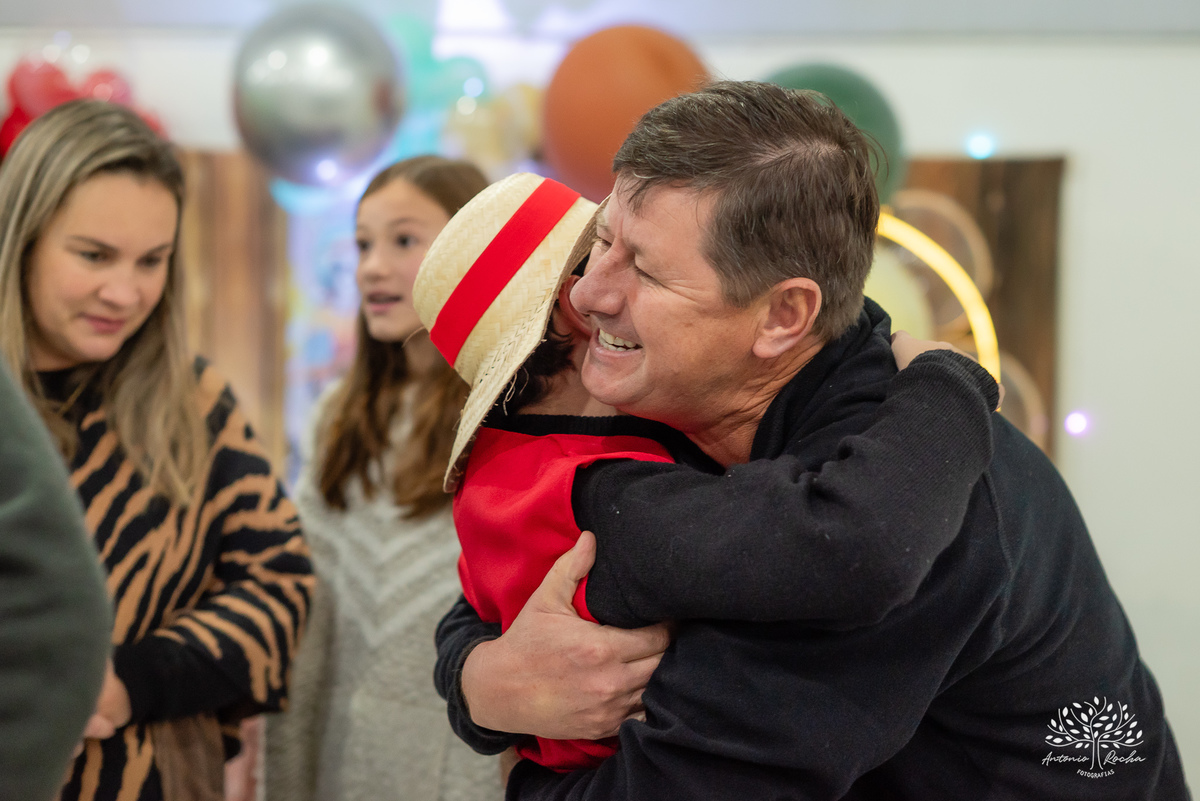 Pelotas - 9 anos - festa infantil - brincadeiras - amigos - diversão - Salão de Festas Arte e Riso - quadra de futebol - One Piece - pirata - playground - parabéns - animação - sorrisos - família - fotografia infantil - Antonio Rocha Fotografias