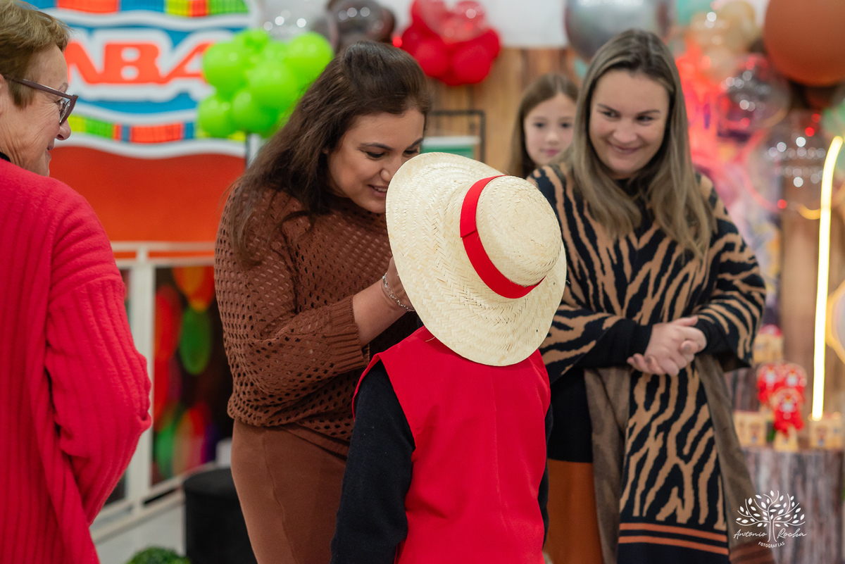 Pelotas - 9 anos - festa infantil - brincadeiras - amigos - diversão - Salão de Festas Arte e Riso - quadra de futebol - One Piece - pirata - playground - parabéns - animação - sorrisos - família - fotografia infantil - Antonio Rocha Fotografias