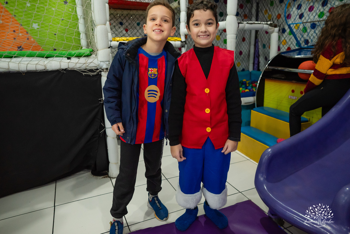 Pelotas - 9 anos - festa infantil - brincadeiras - amigos - diversão - Salão de Festas Arte e Riso - quadra de futebol - One Piece - pirata - playground - parabéns - animação - sorrisos - família - fotografia infantil - Antonio Rocha Fotografias