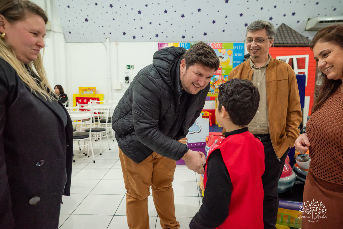 Pelotas - 9 anos - festa infantil - brincadeiras - amigos - diversão - Salão de Festas Arte e Riso - quadra de futebol - One Piece - pirata - playground - parabéns - animação - sorrisos - família - fotografia infantil - Antonio Rocha Fotografias