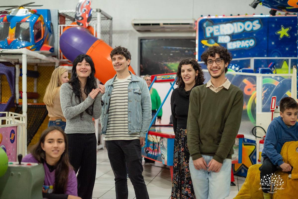 Pelotas - 9 anos - festa infantil - brincadeiras - amigos - diversão - Salão de Festas Arte e Riso - quadra de futebol - One Piece - pirata - playground - parabéns - animação - sorrisos - família - fotografia infantil - Antonio Rocha Fotografias