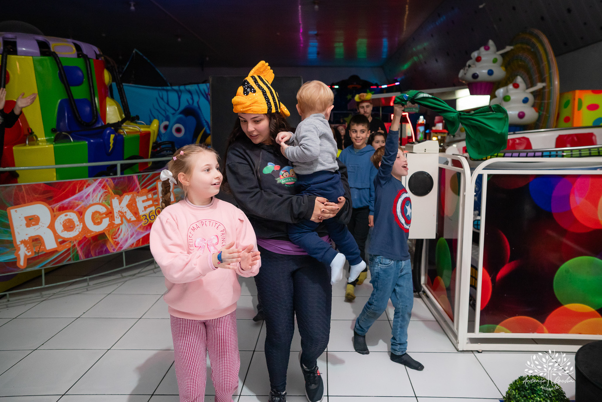 Pelotas - 9 anos - festa infantil - brincadeiras - amigos - diversão - Salão de Festas Arte e Riso - quadra de futebol - One Piece - pirata - playground - parabéns - animação - sorrisos - família - fotografia infantil - Antonio Rocha Fotografias