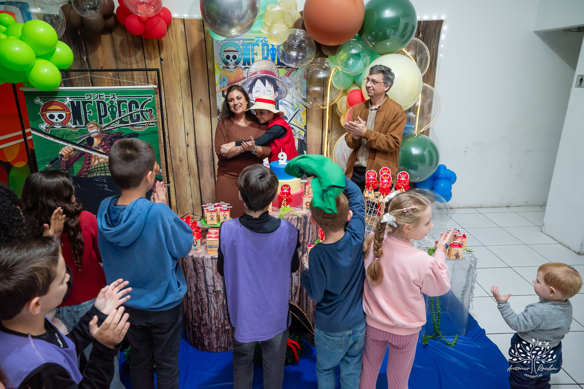 Pelotas - 9 anos - festa infantil - brincadeiras - amigos - diversão - Salão de Festas Arte e Riso - quadra de futebol - One Piece - pirata - playground - parabéns - animação - sorrisos - família - fotografia infantil - Antonio Rocha Fotografias