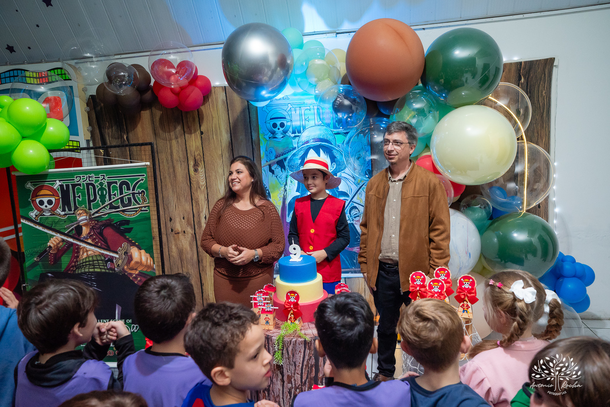 Pelotas - 9 anos - festa infantil - brincadeiras - amigos - diversão - Salão de Festas Arte e Riso - quadra de futebol - One Piece - pirata - playground - parabéns - animação - sorrisos - família - fotografia infantil - Antonio Rocha Fotografias