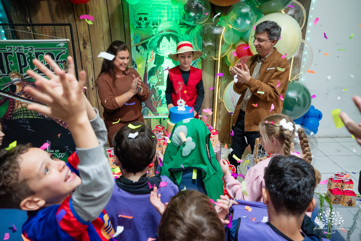 Pelotas - 9 anos - festa infantil - brincadeiras - amigos - diversão - Salão de Festas Arte e Riso - quadra de futebol - One Piece - pirata - playground - parabéns - animação - sorrisos - família - fotografia infantil - Antonio Rocha Fotografias