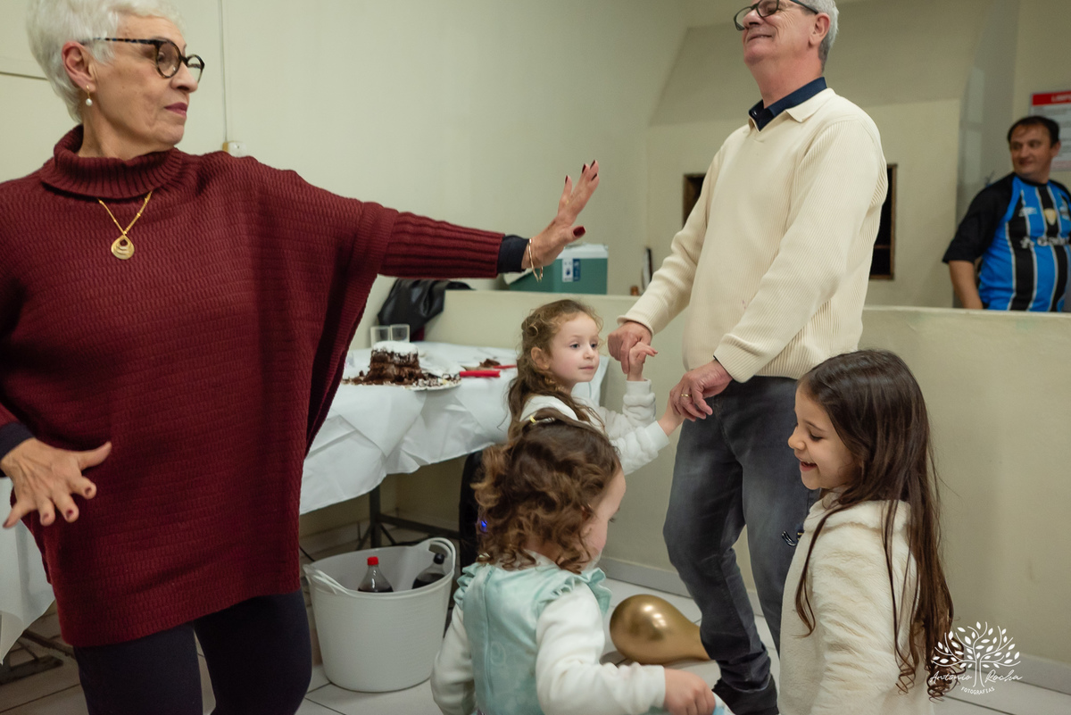 fotógrafo de aniversário - fotógrafo de família - fotografia de eventos - fotógrafo 70 anos - fotógrafo de casamentos - fotógrafo de festas - fotógrafo profissional - Antonio Rocha Fotografias - fotógrafo de aniversários adultos - Pelotas