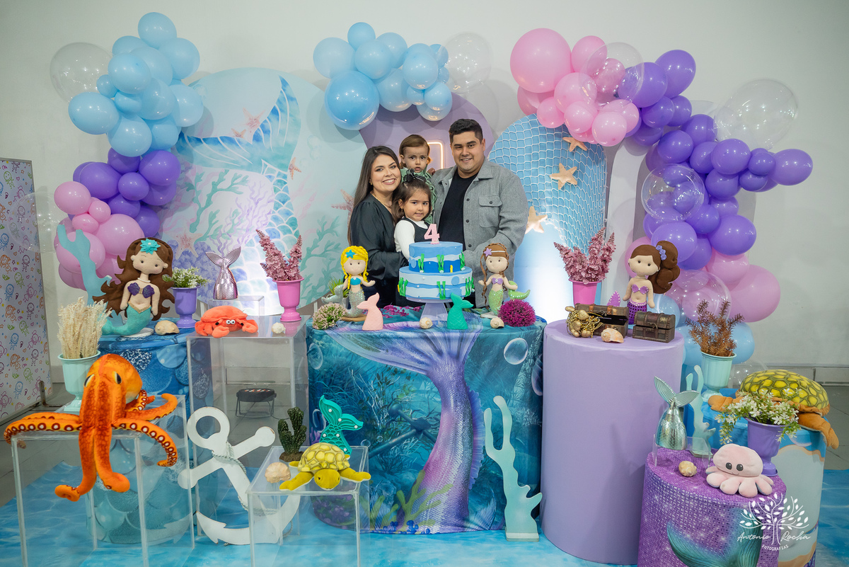 Laura - aniversário - 4 anos - afilhada - dindo - Renata - infância - riso solto - brincadeira - bolo - lembrancinhas - família - amigos - festa intimista - alegria - espontaneidade - fotografias - Antonio Rocha - Renata Dalbann - Pelotas