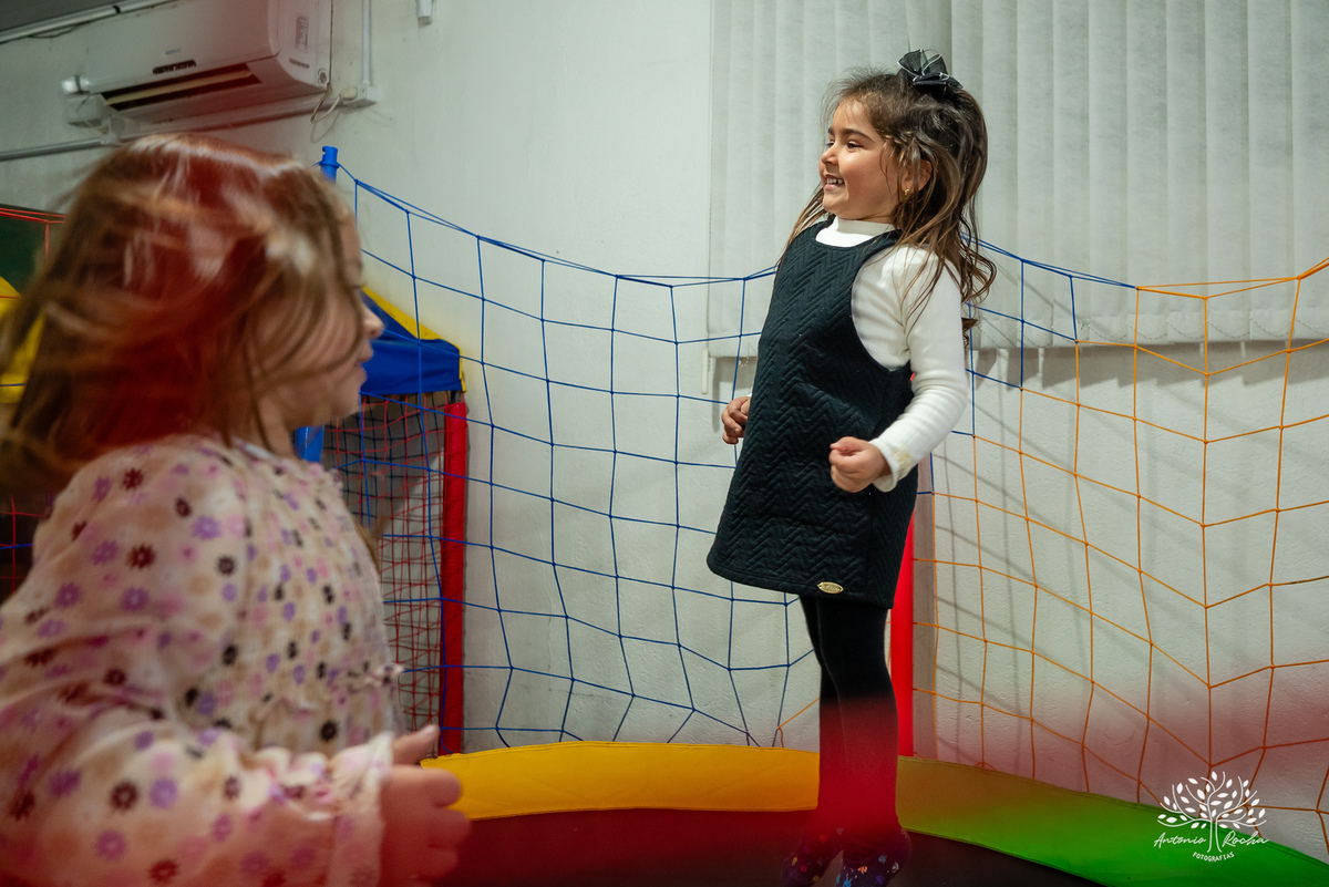 Laura - aniversário - 4 anos - afilhada - dindo - Renata - infância - riso solto - brincadeira - bolo - lembrancinhas - família - amigos - festa intimista - alegria - espontaneidade - fotografias - Antonio Rocha - Renata Dalbann - Pelotas