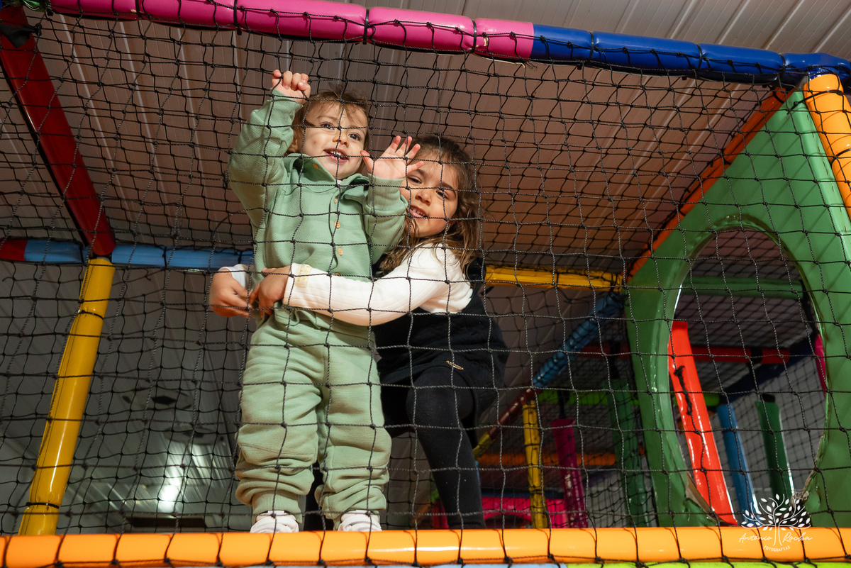 Laura - aniversário - 4 anos - afilhada - dindo - Renata - infância - riso solto - brincadeira - bolo - lembrancinhas - família - amigos - festa intimista - alegria - espontaneidade - fotografias - Antonio Rocha - Renata Dalbann - Pelotas