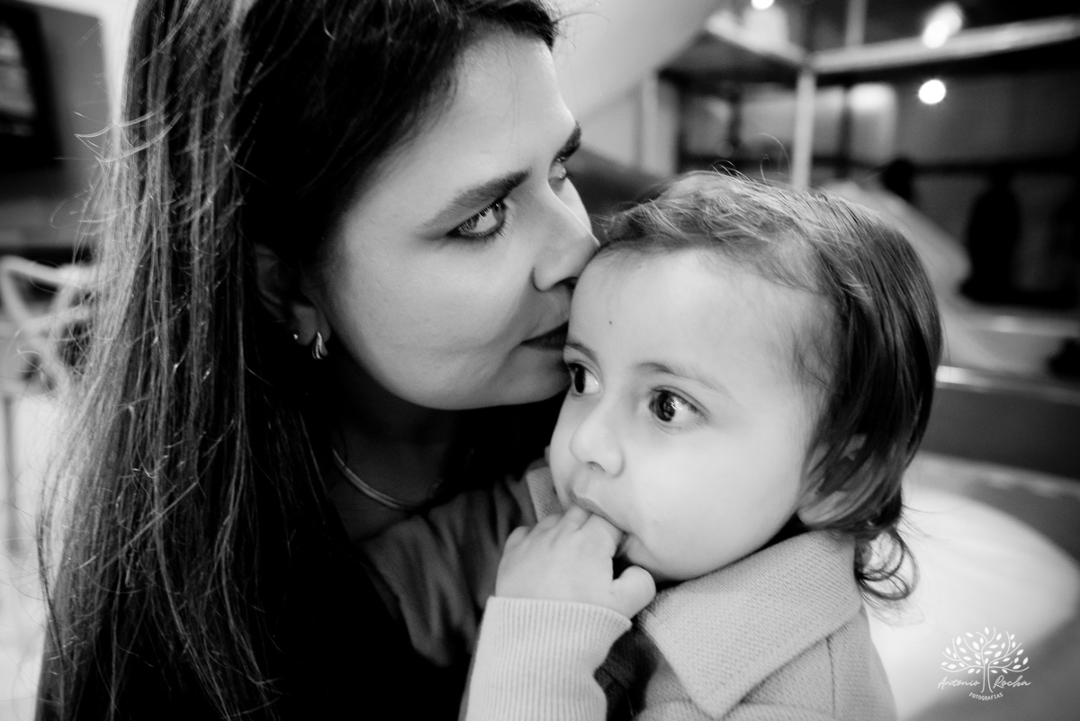 Laura - aniversário - 4 anos - afilhada - dindo - Renata - infância - riso solto - brincadeira - bolo - lembrancinhas - família - amigos - festa intimista - alegria - espontaneidade - fotografias - Antonio Rocha - Renata Dalbann - Pelotas