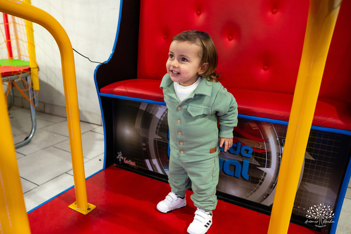 Laura - aniversário - 4 anos - afilhada - dindo - Renata - infância - riso solto - brincadeira - bolo - lembrancinhas - família - amigos - festa intimista - alegria - espontaneidade - fotografias - Antonio Rocha - Renata Dalbann - Pelotas