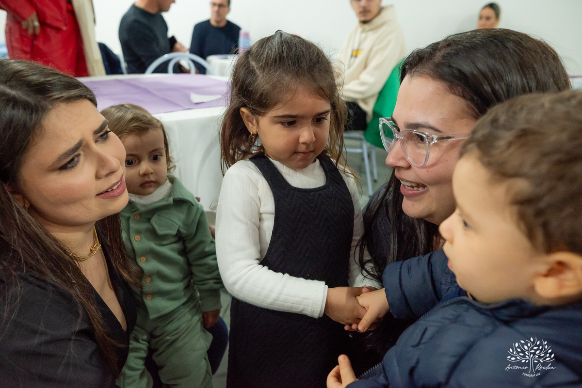 Laura - aniversário - 4 anos - afilhada - dindo - Renata - infância - riso solto - brincadeira - bolo - lembrancinhas - família - amigos - festa intimista - alegria - espontaneidade - fotografias - Antonio Rocha - Renata Dalbann - Pelotas