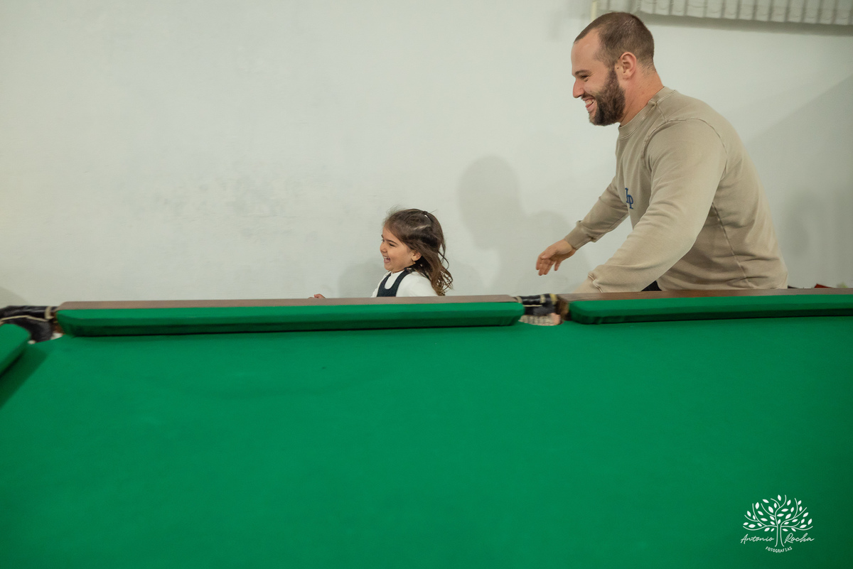 Laura - aniversário - 4 anos - afilhada - dindo - Renata - infância - riso solto - brincadeira - bolo - lembrancinhas - família - amigos - festa intimista - alegria - espontaneidade - fotografias - Antonio Rocha - Renata Dalbann - Pelotas