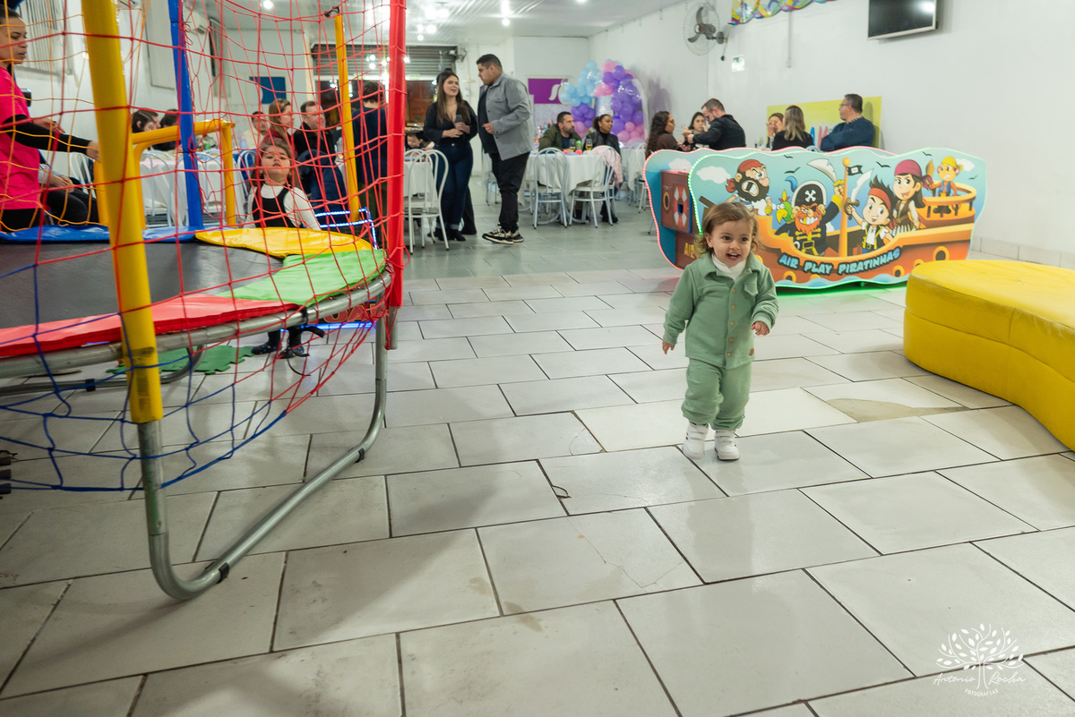 Laura - aniversário - 4 anos - afilhada - dindo - Renata - infância - riso solto - brincadeira - bolo - lembrancinhas - família - amigos - festa intimista - alegria - espontaneidade - fotografias - Antonio Rocha - Renata Dalbann - Pelotas