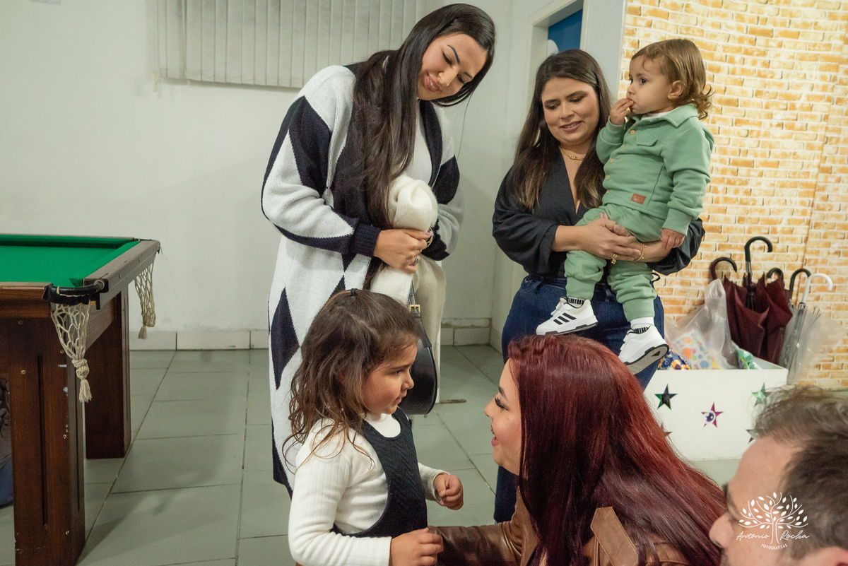 Laura - aniversário - 4 anos - afilhada - dindo - Renata - infância - riso solto - brincadeira - bolo - lembrancinhas - família - amigos - festa intimista - alegria - espontaneidade - fotografias - Antonio Rocha - Renata Dalbann - Pelotas