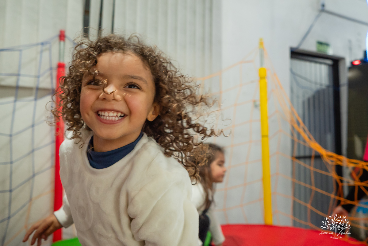 Laura - aniversário - 4 anos - afilhada - dindo - Renata - infância - riso solto - brincadeira - bolo - lembrancinhas - família - amigos - festa intimista - alegria - espontaneidade - fotografias - Antonio Rocha - Renata Dalbann - Pelotas