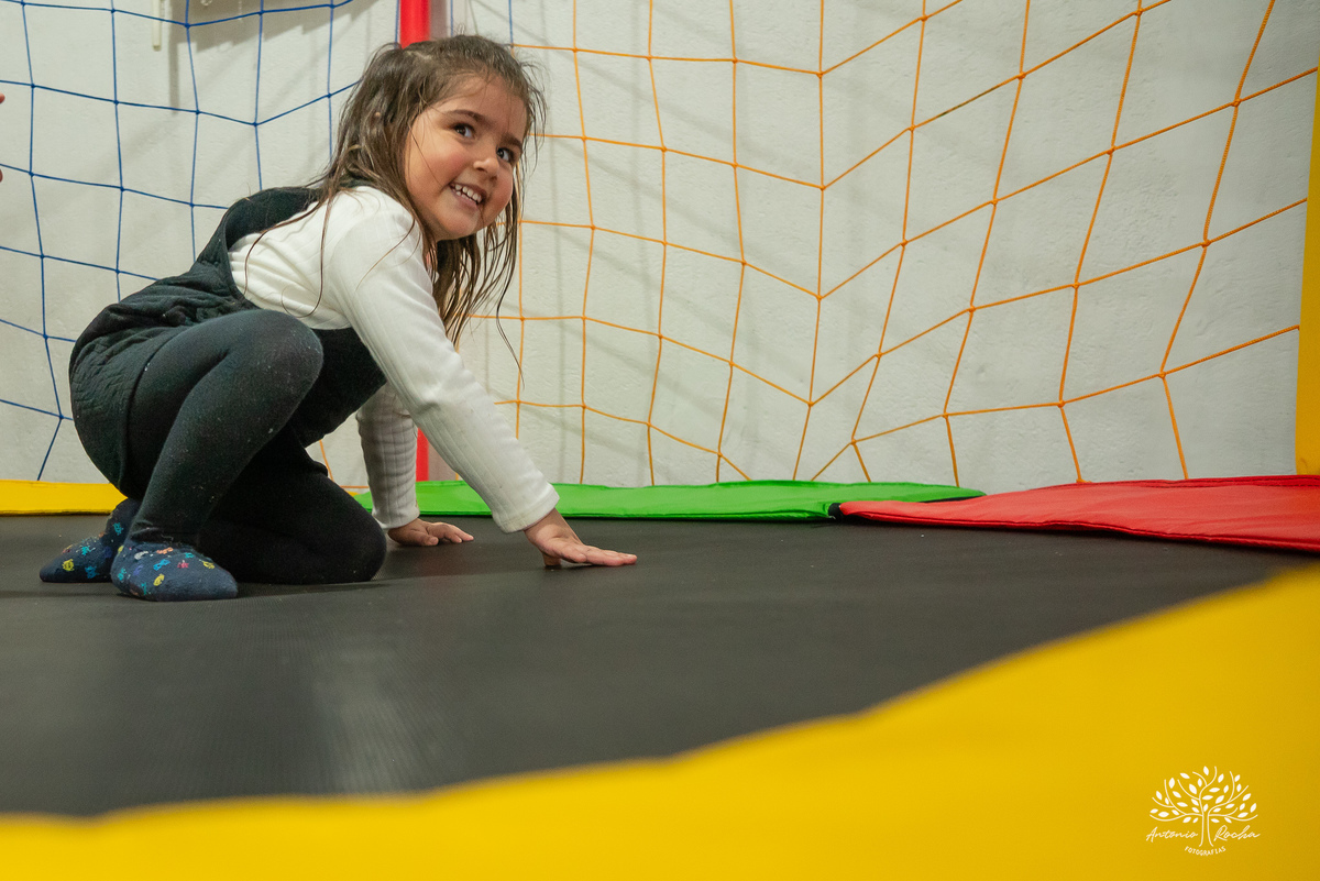 Laura - aniversário - 4 anos - afilhada - dindo - Renata - infância - riso solto - brincadeira - bolo - lembrancinhas - família - amigos - festa intimista - alegria - espontaneidade - fotografias - Antonio Rocha - Renata Dalbann - Pelotas