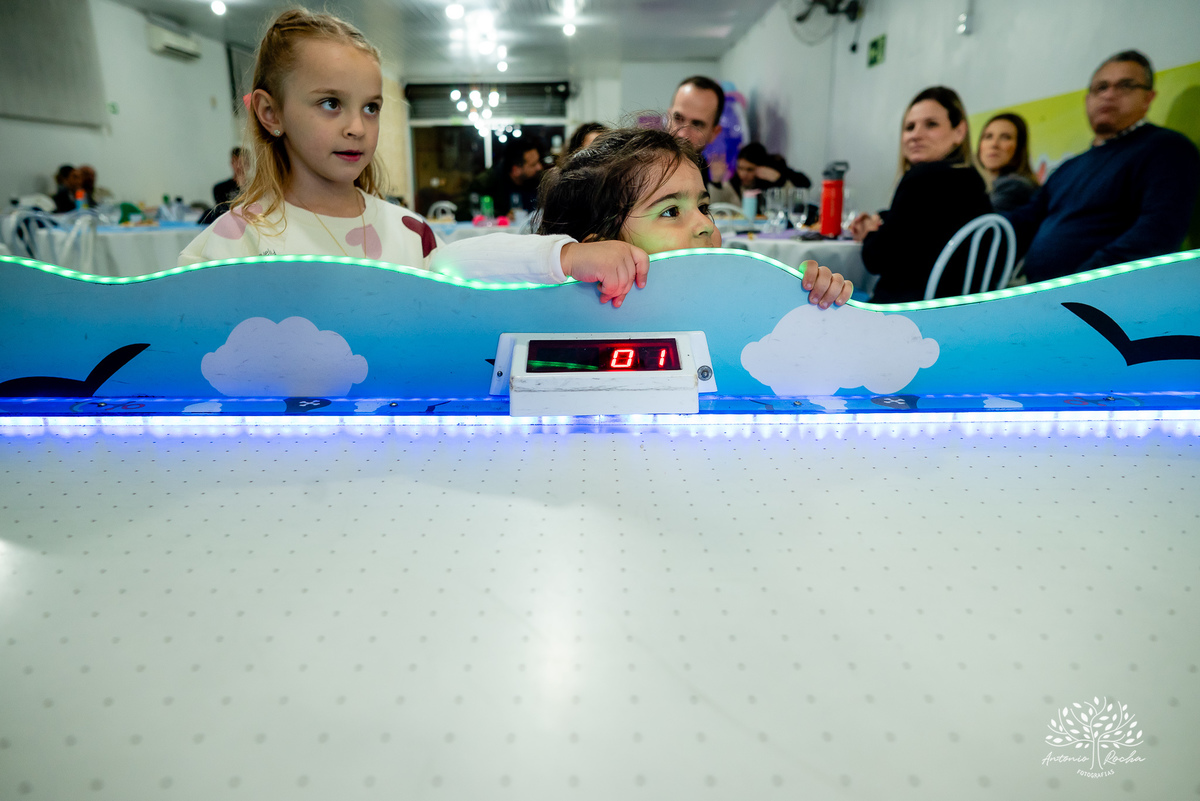 Laura - aniversário - 4 anos - afilhada - dindo - Renata - infância - riso solto - brincadeira - bolo - lembrancinhas - família - amigos - festa intimista - alegria - espontaneidade - fotografias - Antonio Rocha - Renata Dalbann - Pelotas