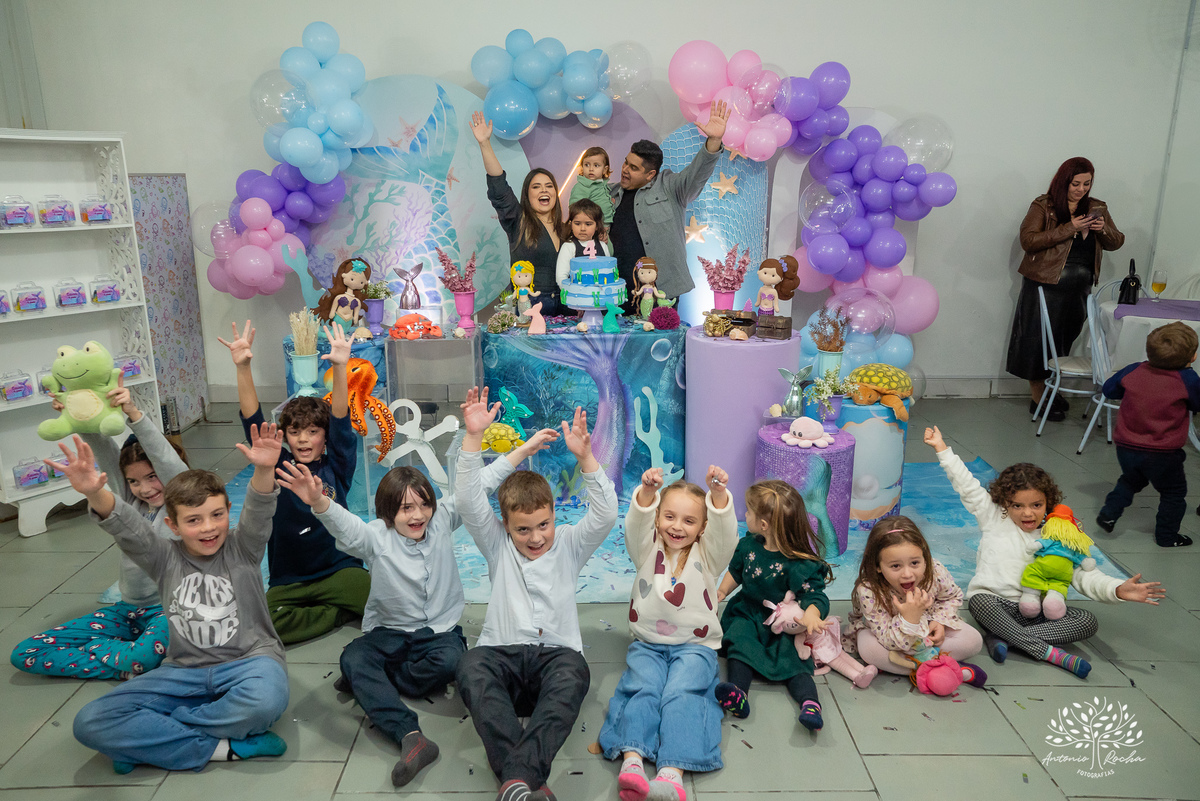 Laura - aniversário - 4 anos - afilhada - dindo - Renata - infância - riso solto - brincadeira - bolo - lembrancinhas - família - amigos - festa intimista - alegria - espontaneidade - fotografias - Antonio Rocha - Renata Dalbann - Pelotas