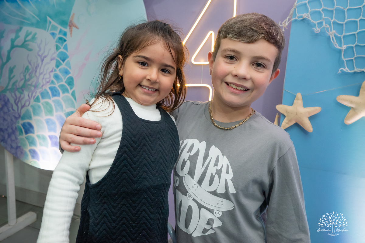 Laura - aniversário - 4 anos - afilhada - dindo - Renata - infância - riso solto - brincadeira - bolo - lembrancinhas - família - amigos - festa intimista - alegria - espontaneidade - fotografias - Antonio Rocha - Renata Dalbann - Pelotas